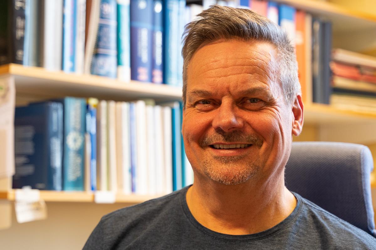 Peter McCourt er professor i biokjemi ved Norges arktiske universitet i Tromsø. Foto: Kjetil Rydland/UiT